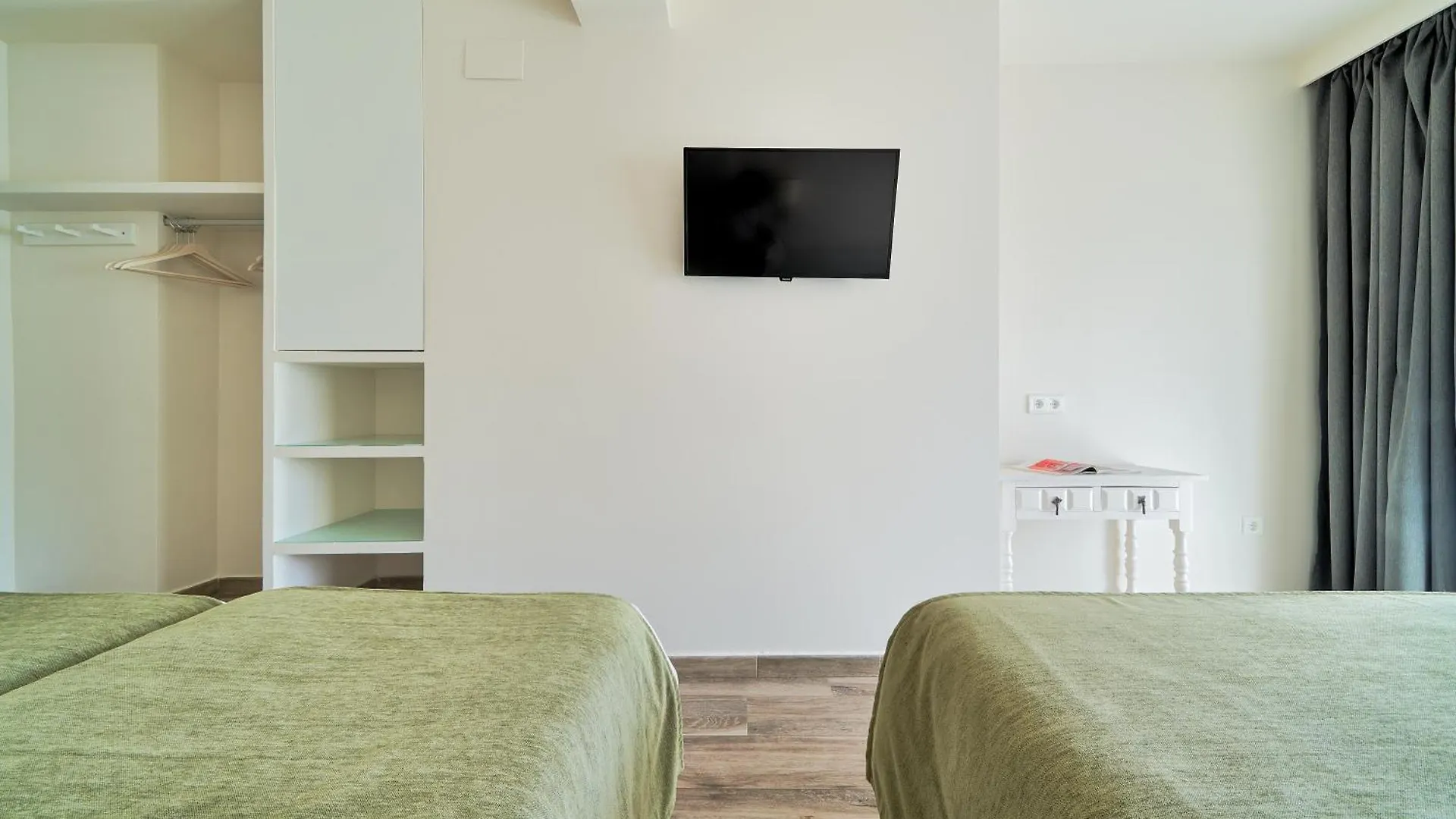 Guest house Hostal Sol Y Miel Benalmadena